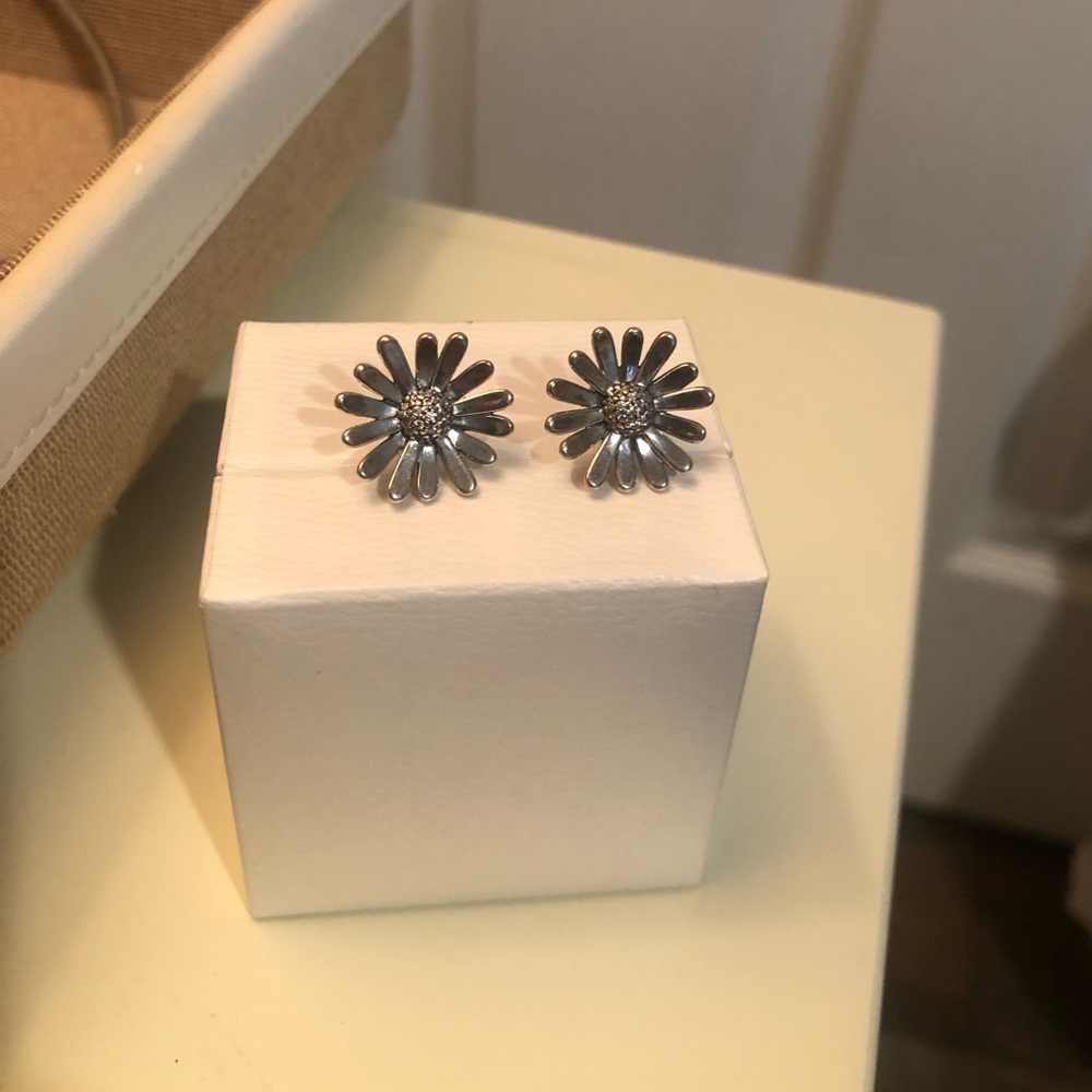 Pandora Daisy Stud Earrings Never Worn - Picture 3 of 3